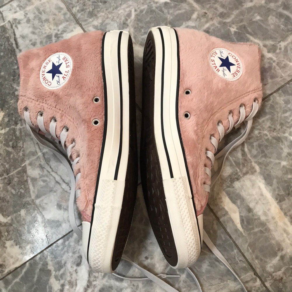 Women’s Pink Faux-Fur Converse- NEVER WORN! - Picture 3 of 6